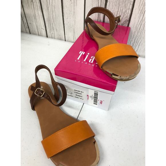 NIB Tiara Los Angeles Camel Sami Sandal Size 9 - Picture 2 of 3
